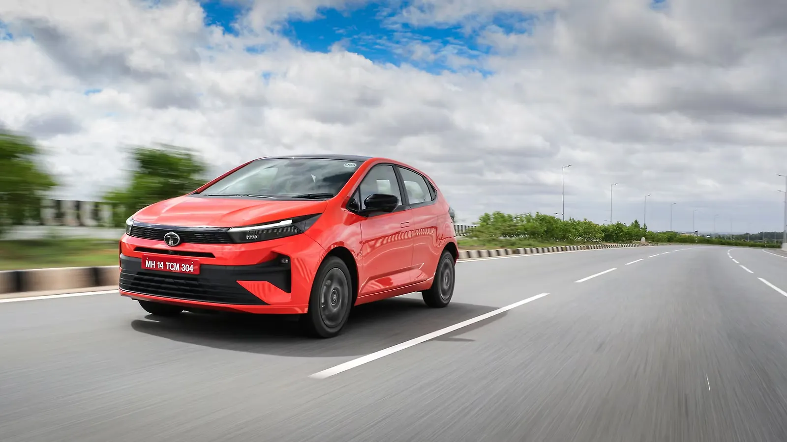 Tata Altroz Left Front Three Quarter