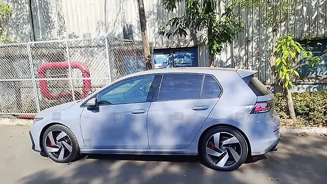 Volkswagen Golf GTI Test Unit Spied ahead of India Launch Volkswagen Golf GTI Test Unit Spied ahead of India Launch