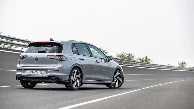 Volkswagen Golf GTI Right Side View Volkswagen Golf GTI Right Side View